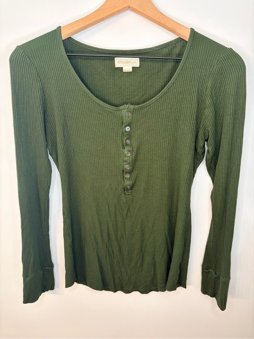 Golden by TNA for Aritzia Women’s Green Ribbed Henley Long Sleeve Top, Medium